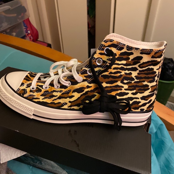 Converses - Picture 2 of 2